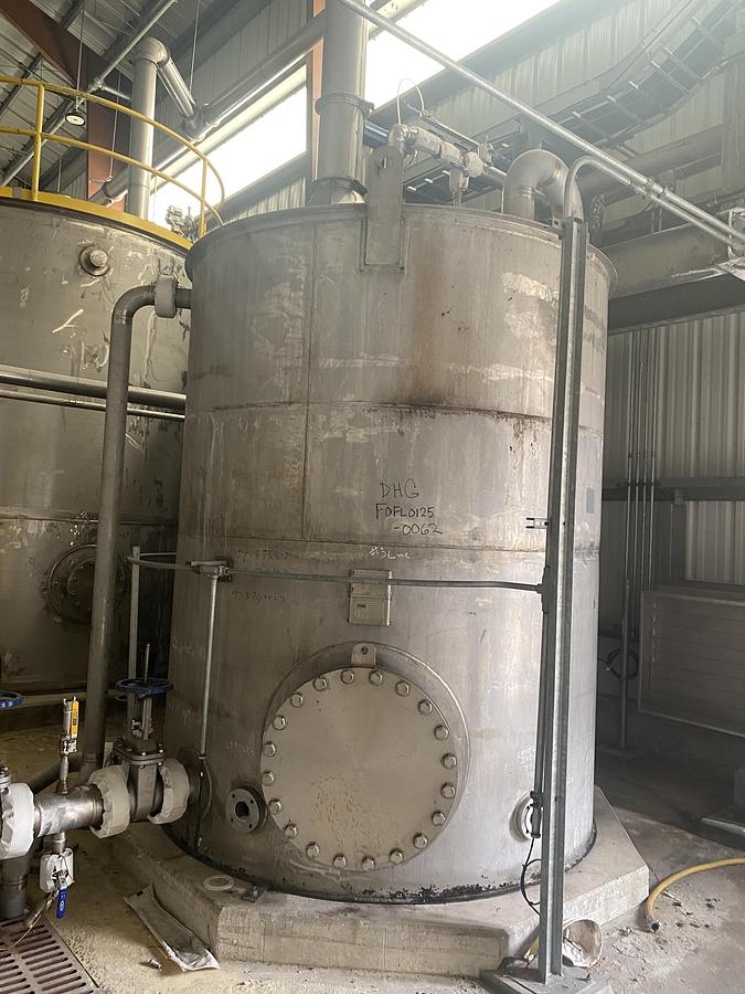 Used Used Alloy Fabricators approximately 3755 gallon 304L stainless steel vertical tank