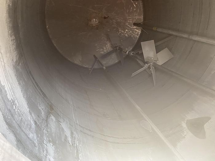Used Used Alloy Fabricators Inc. approximately 3800 gallon 304 stainless steel vertical mix tank