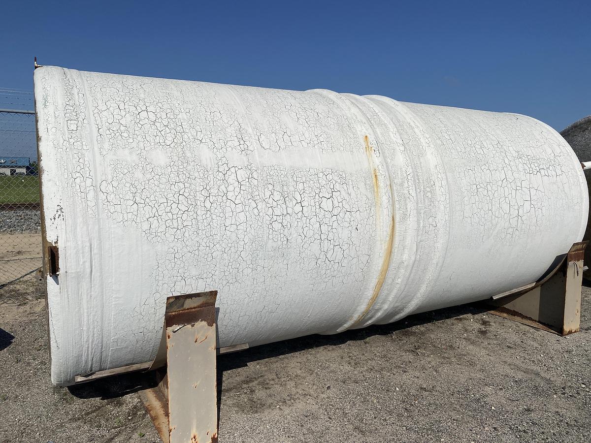 Used Used Owens Corning 5600 gallon fiberglass vertical storage tank