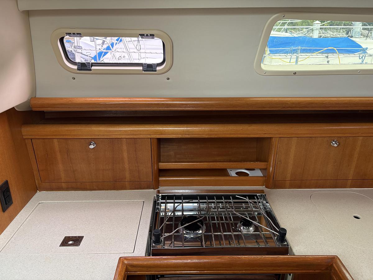 Used 2006 Hunter 33