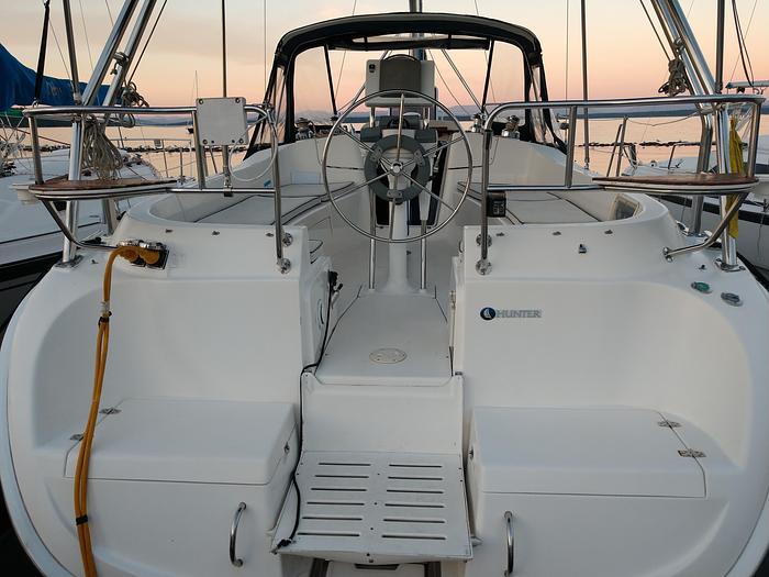 Used 2002 Hunter 356