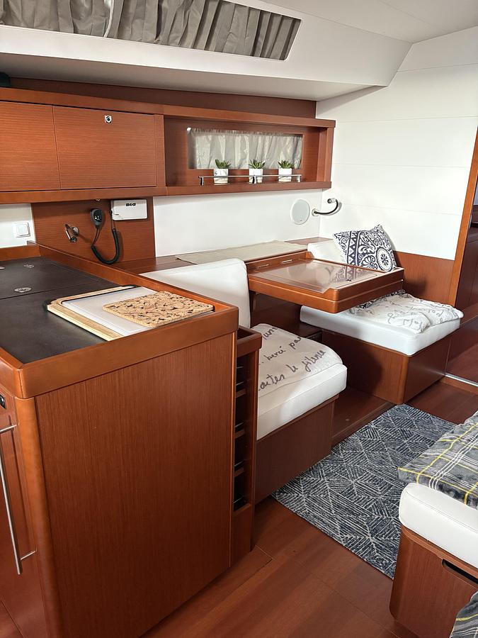 Used 2018 Beneteau Oceanis 45