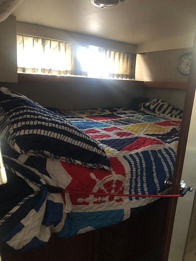 Used 1991 Carver 32 Aft Cabin