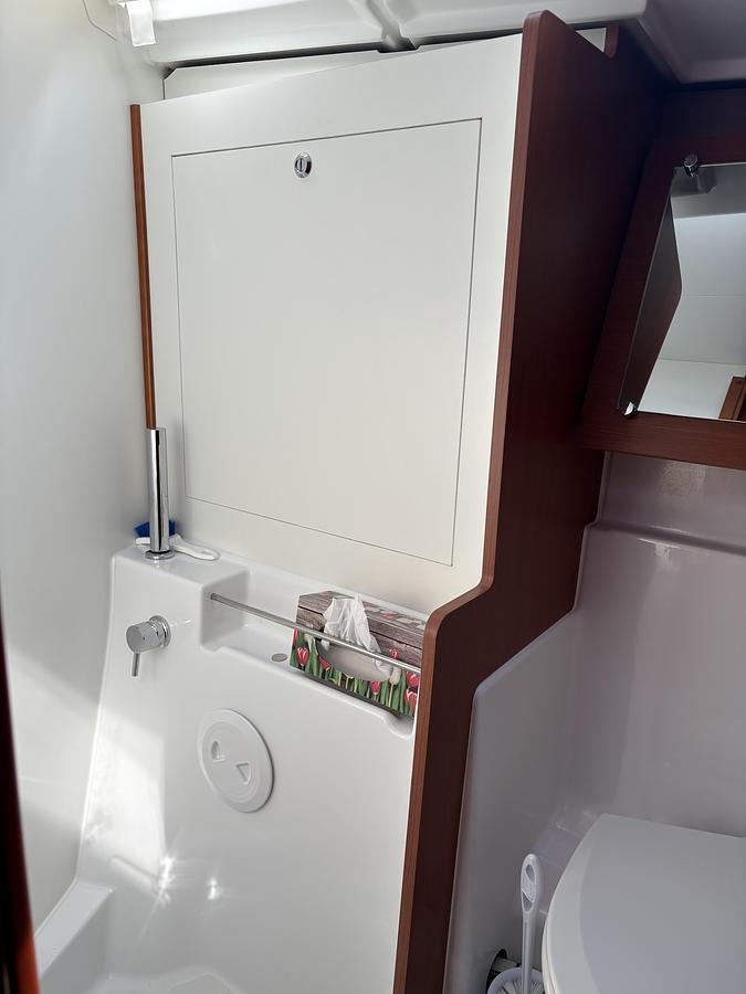 Used 2018 Beneteau Oceanis 45