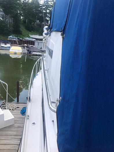 Used 1991 Carver 32 Aft Cabin