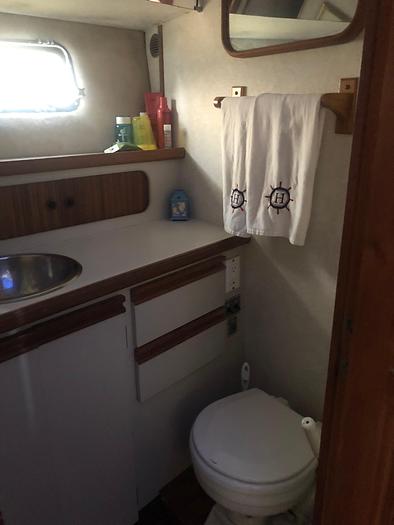 Used 1991 Carver 32 Aft Cabin