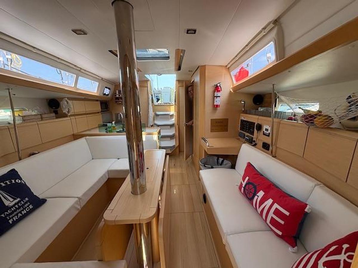 Used 2018 Jeanneau Sun Odyssey 389