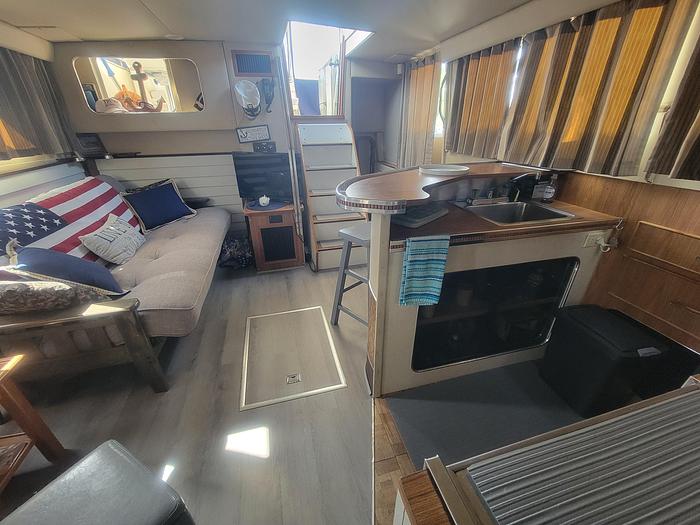 Used 1986 Chris-Craft Catalina 381