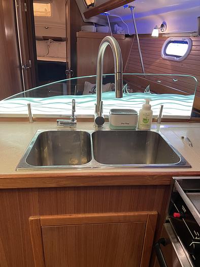 Used 2010 Catalina 350