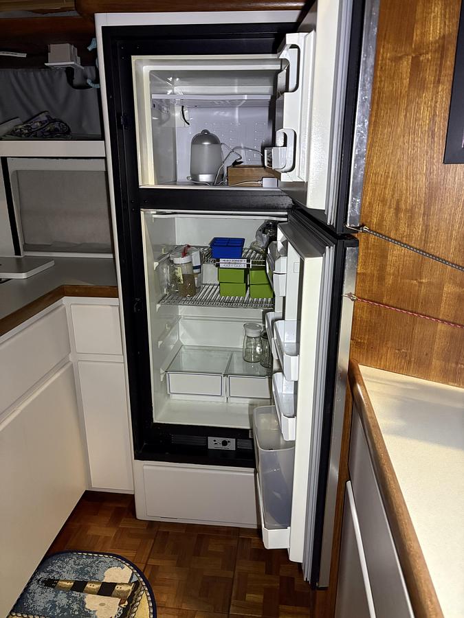 Used 1994 Carver 390 AC