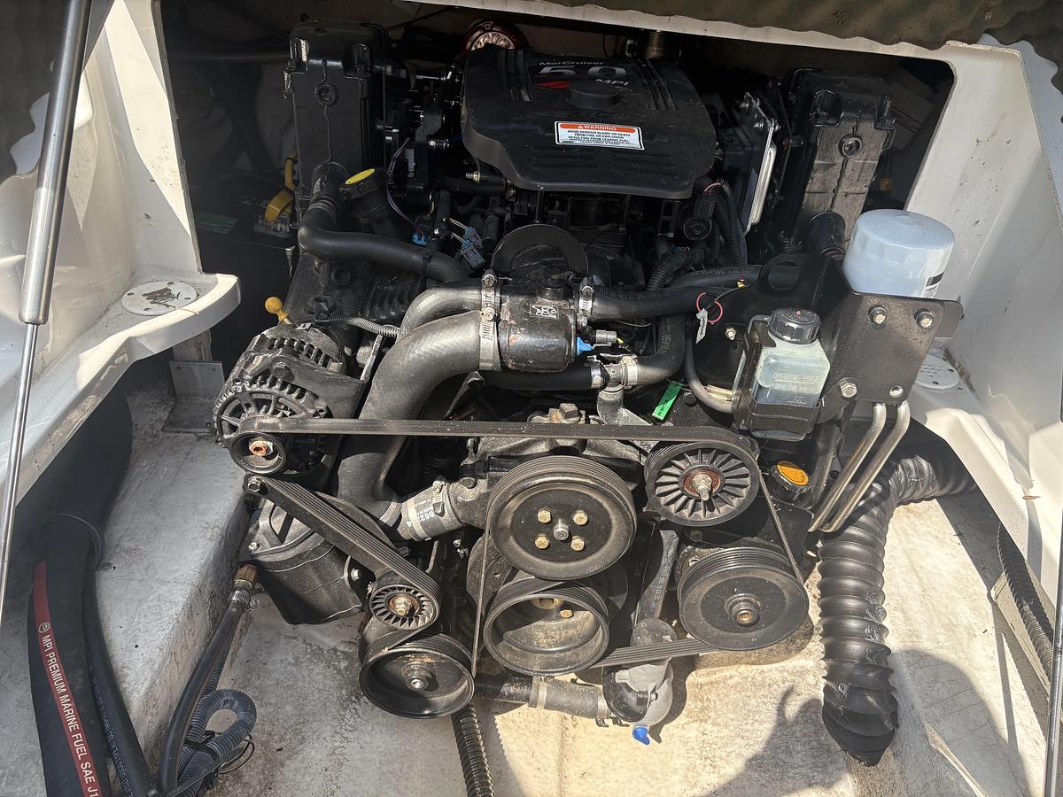 Used 2007 Crownline 240 EX