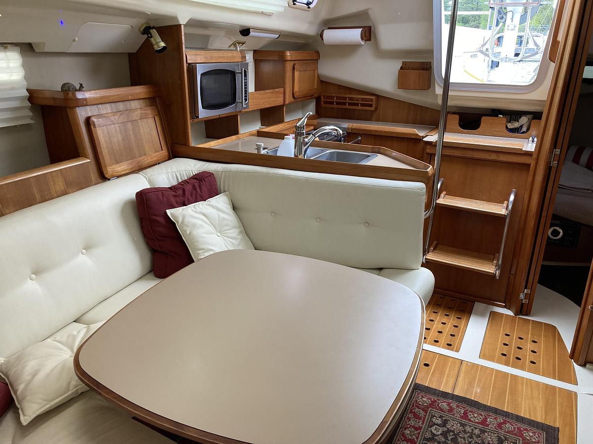 Used 1992  Hunter 33.5