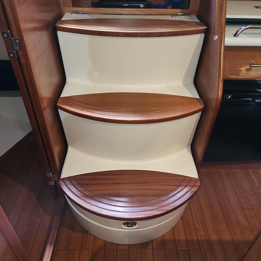 Used 2012 Hunter e 33