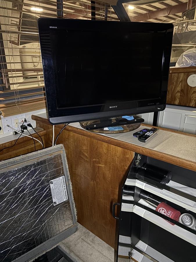 Used 1994 Carver 390 AC