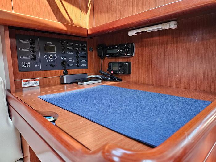 Used 2012 Beneteau Oceanis 37