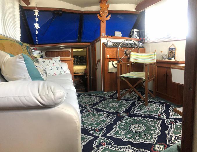 Used 1991 Carver 32 Aft Cabin