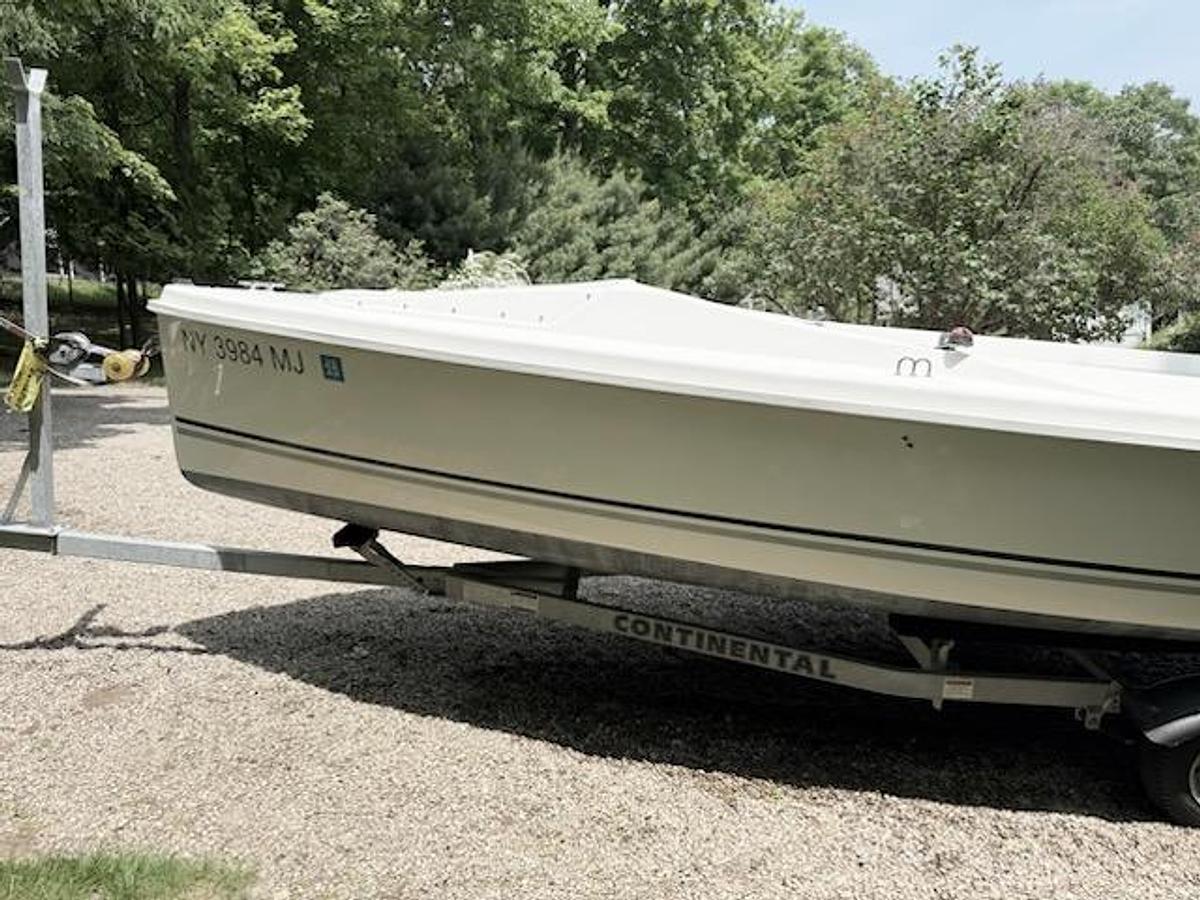 Used 2011 Hunter 18