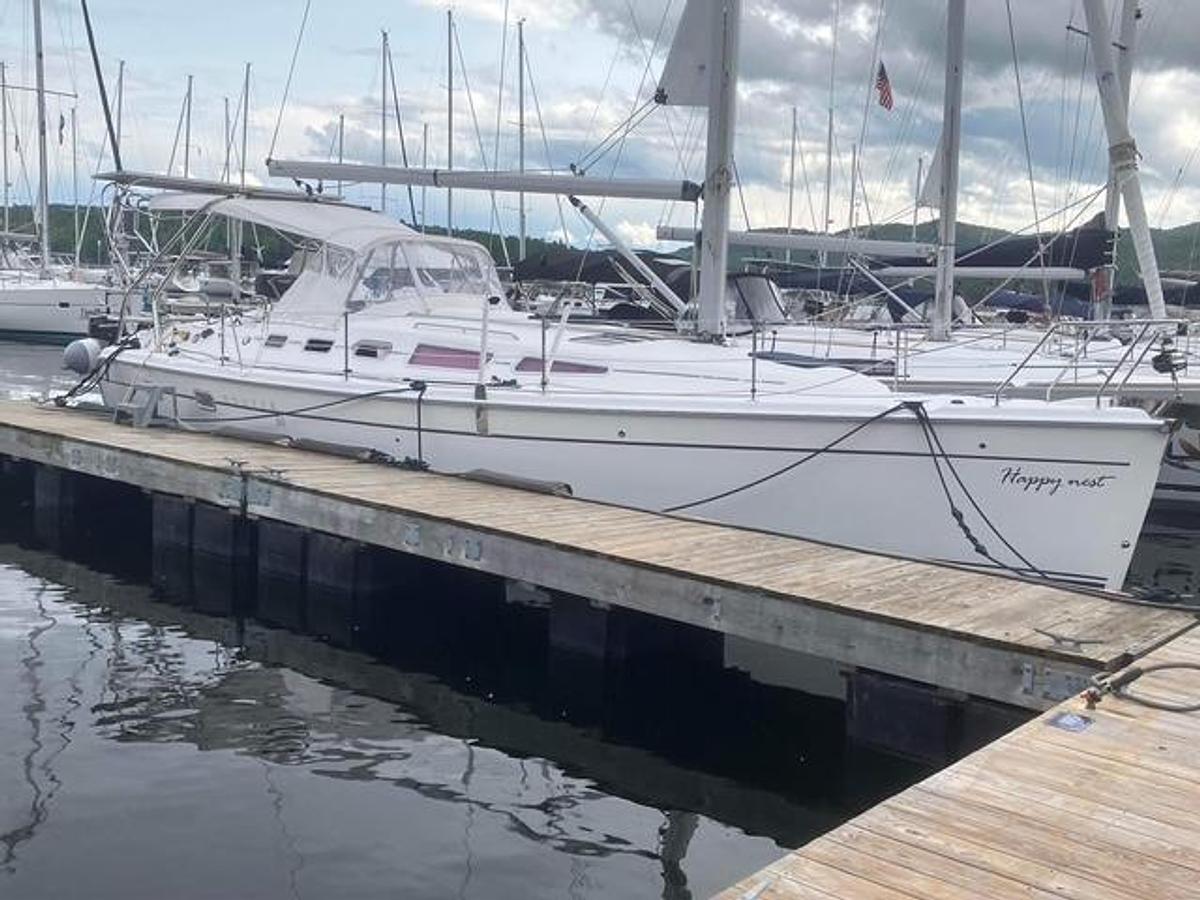 Used 2009 Hunter 38