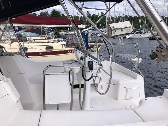 Used 2004 Hunter 33