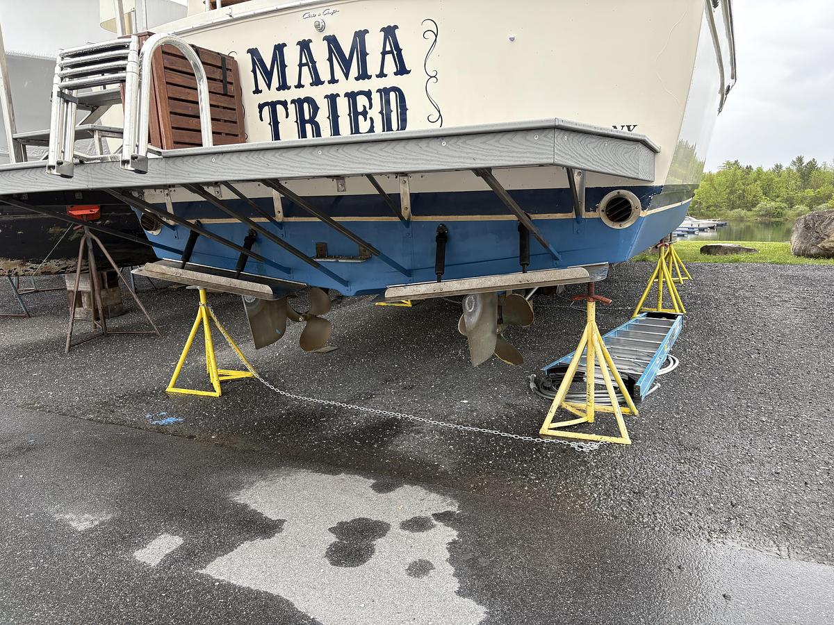Used 1986 Chris-Craft Catalina 381