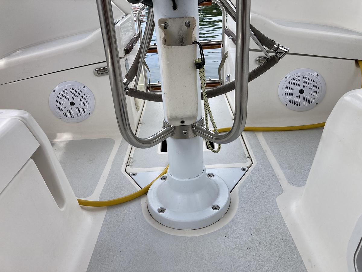 Used 1992  Hunter 33.5