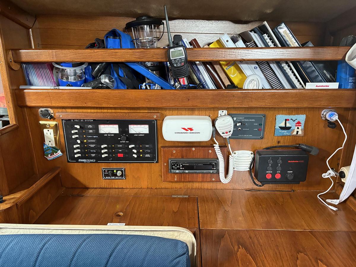 Used 1990 Beneteau Oceanis 350