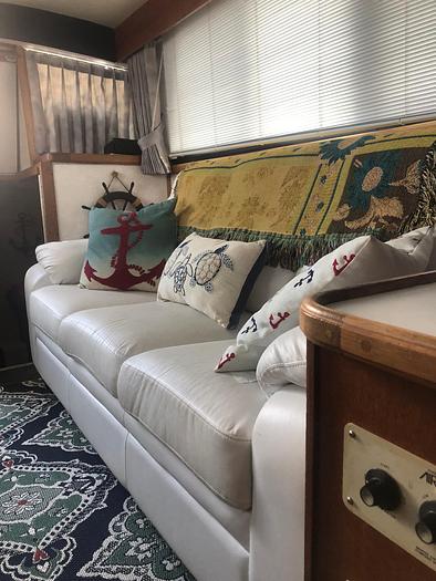 Used 1991 Carver 32 Aft Cabin