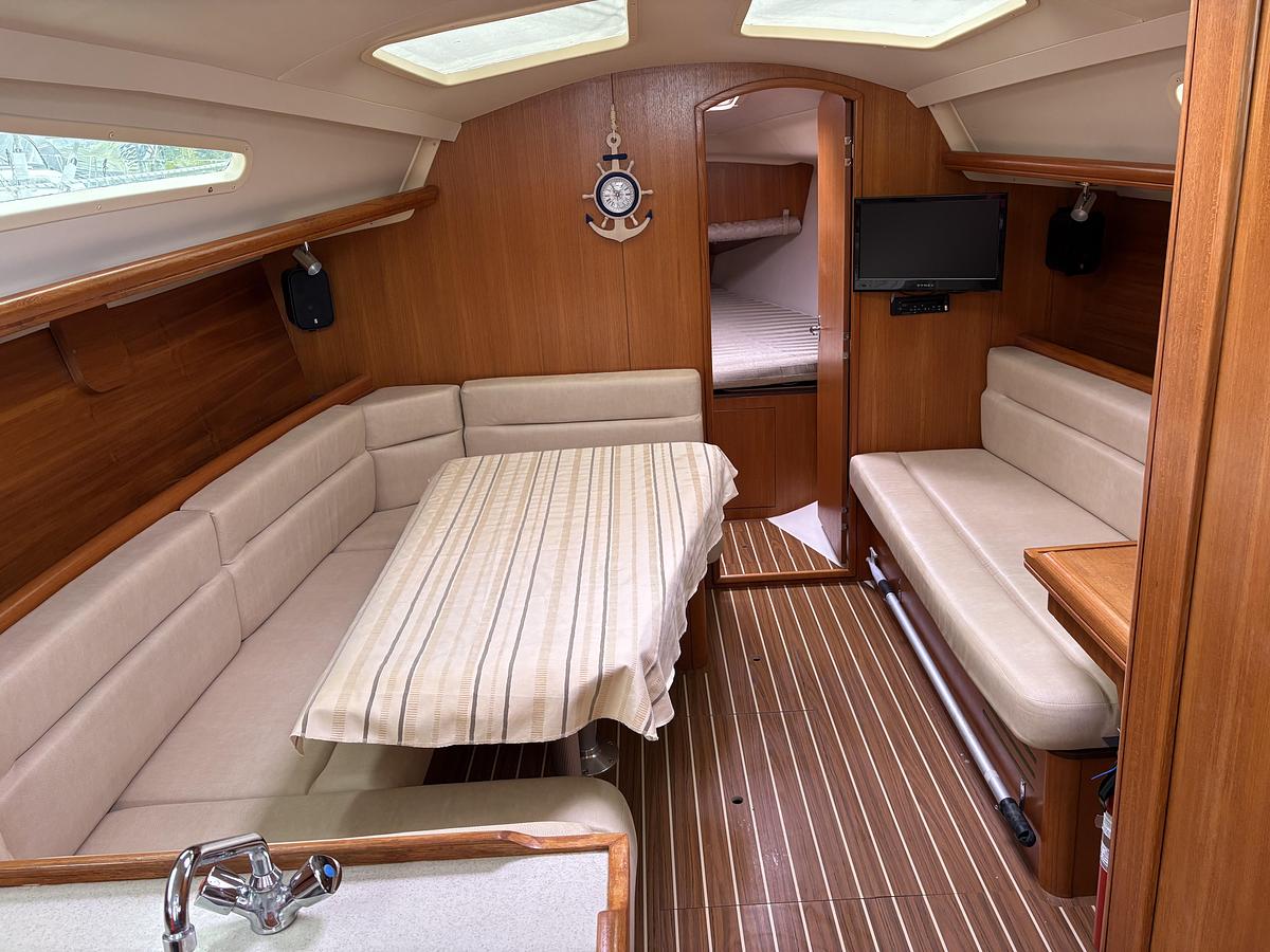 Used 2006 Hunter 33