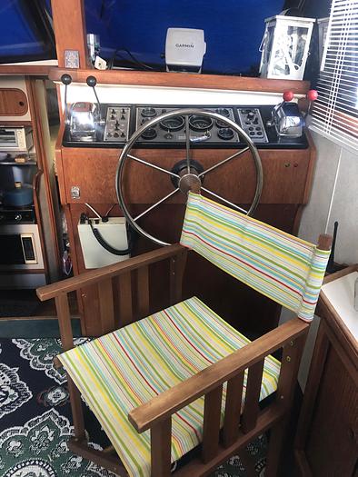 Used 1991 Carver 32 Aft Cabin