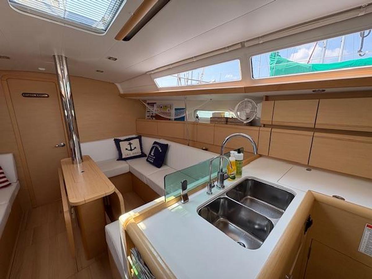 Used 2018 Jeanneau Sun Odyssey 389