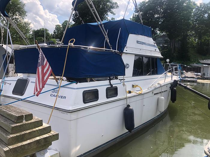 Used 1991 Carver 32 Aft Cabin
