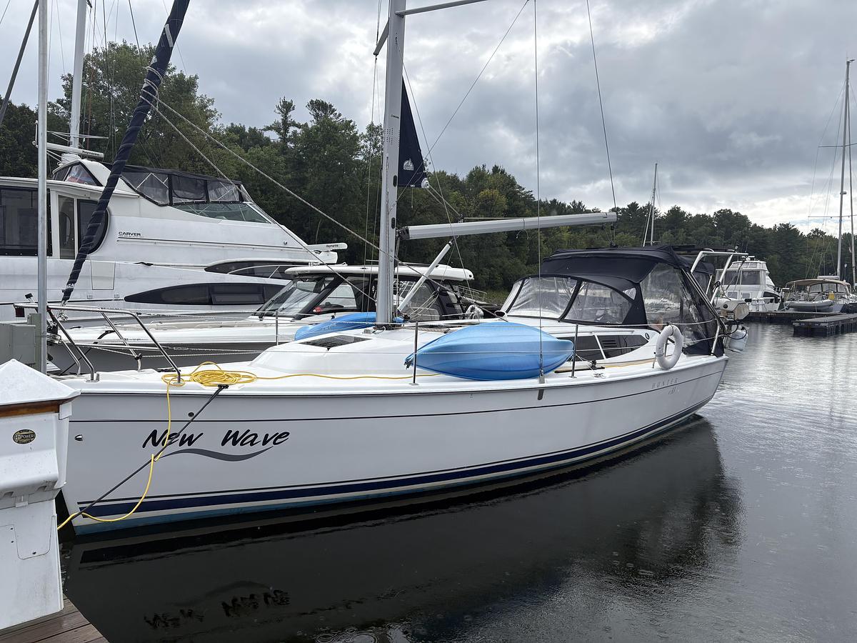 Used 2012 Hunter e 33