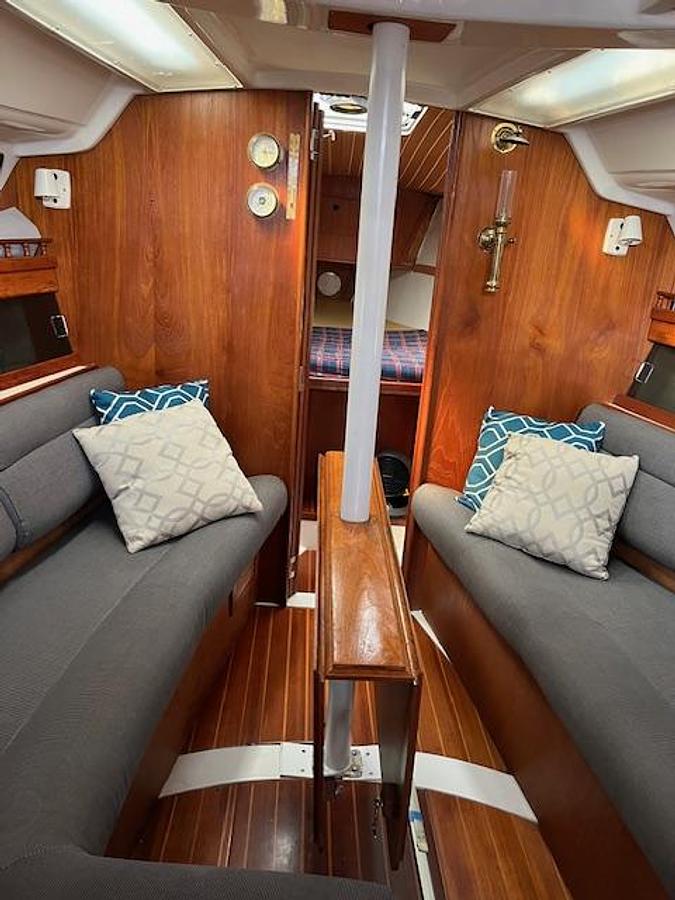 Used 1988 Hunter 35.5 Legend