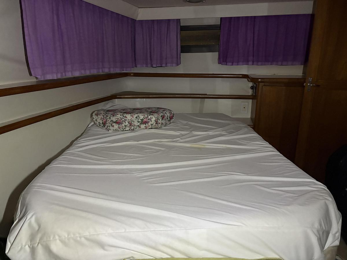 Used 1994 Carver 390 AC