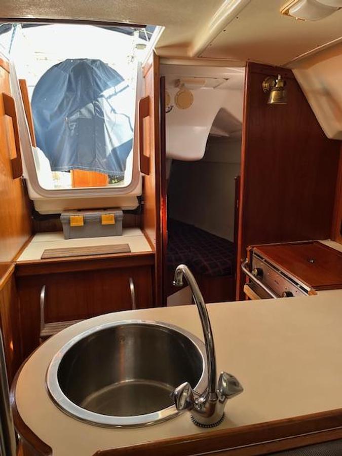 Used 1988 Hunter 35.5 Legend