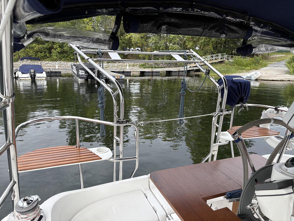 Used 2006 Hunter 33