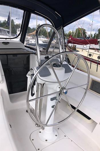 Used 2004 Hunter 33