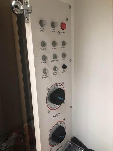 Used 2000 Wellcraft  3200 Martinique