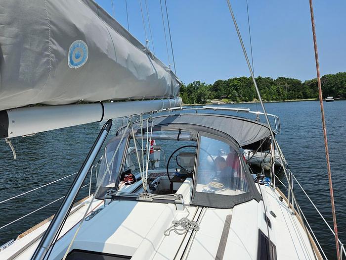 Used 2012 Beneteau Oceanis 37