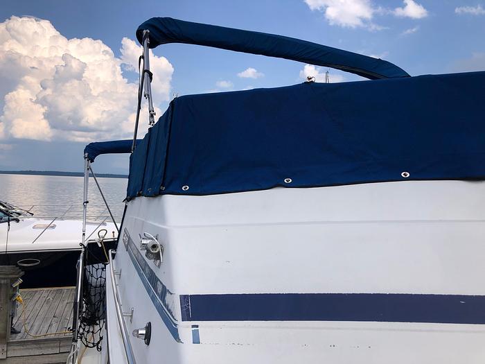 Used 1991 Carver 32 Aft Cabin