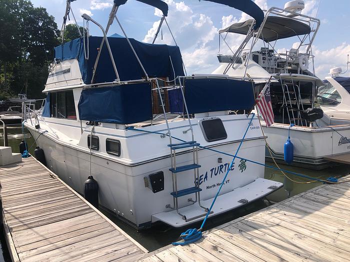 Used 1991 Carver 32 Aft Cabin