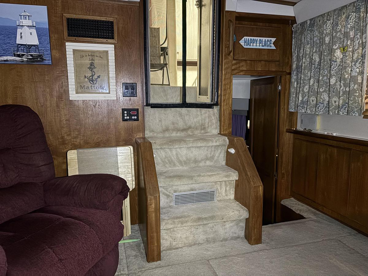 Used 1994 Carver 390 AC