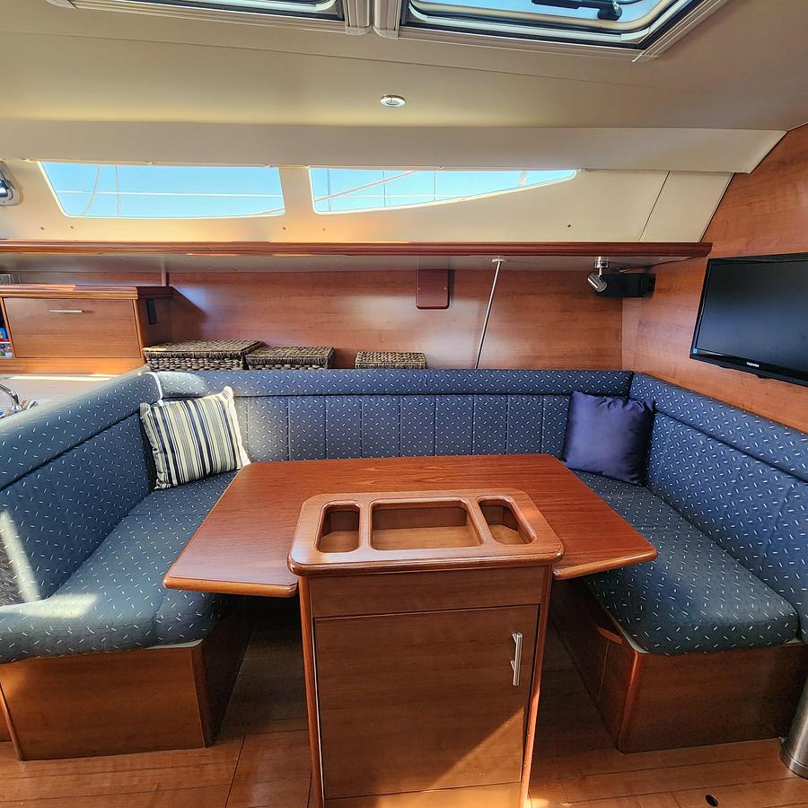 Used 2012 Hunter e 33