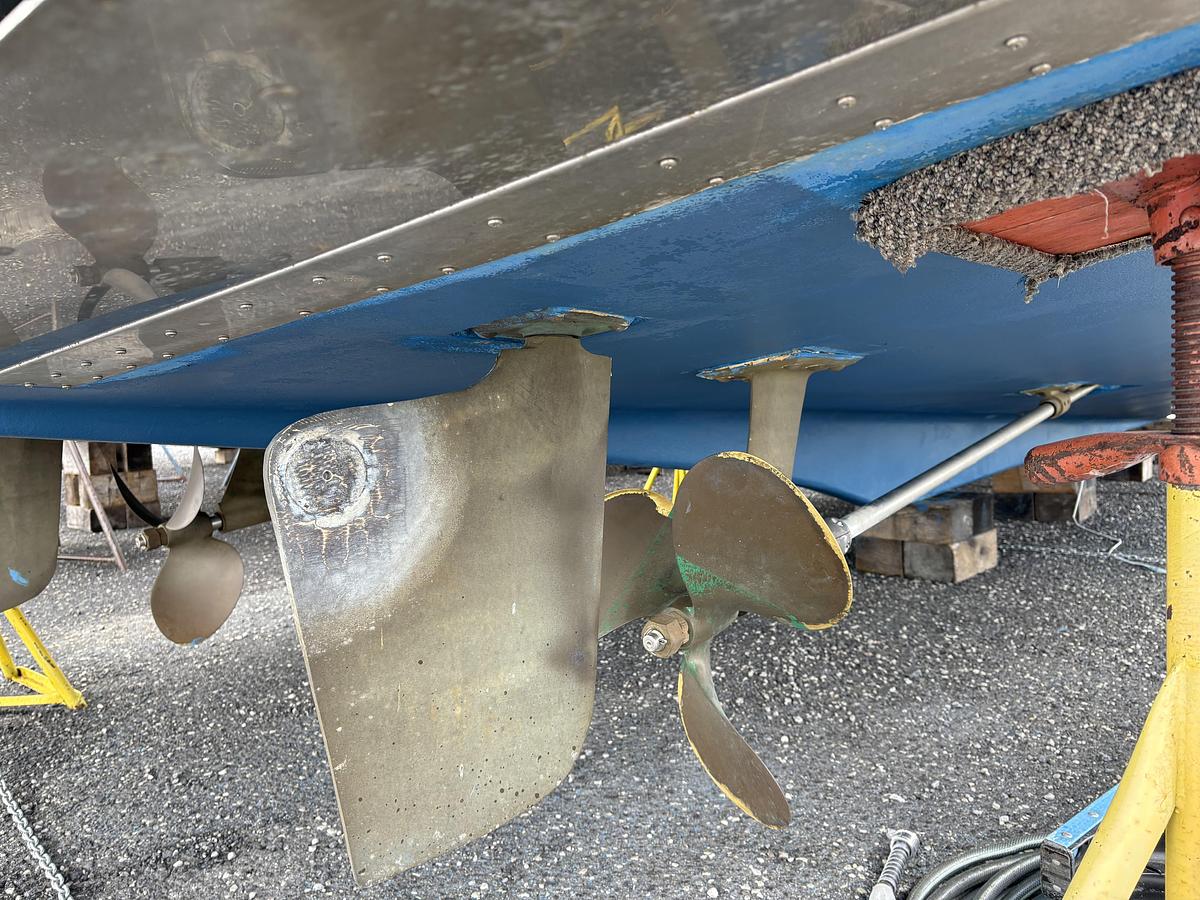 Used 1986 Chris-Craft Catalina 381