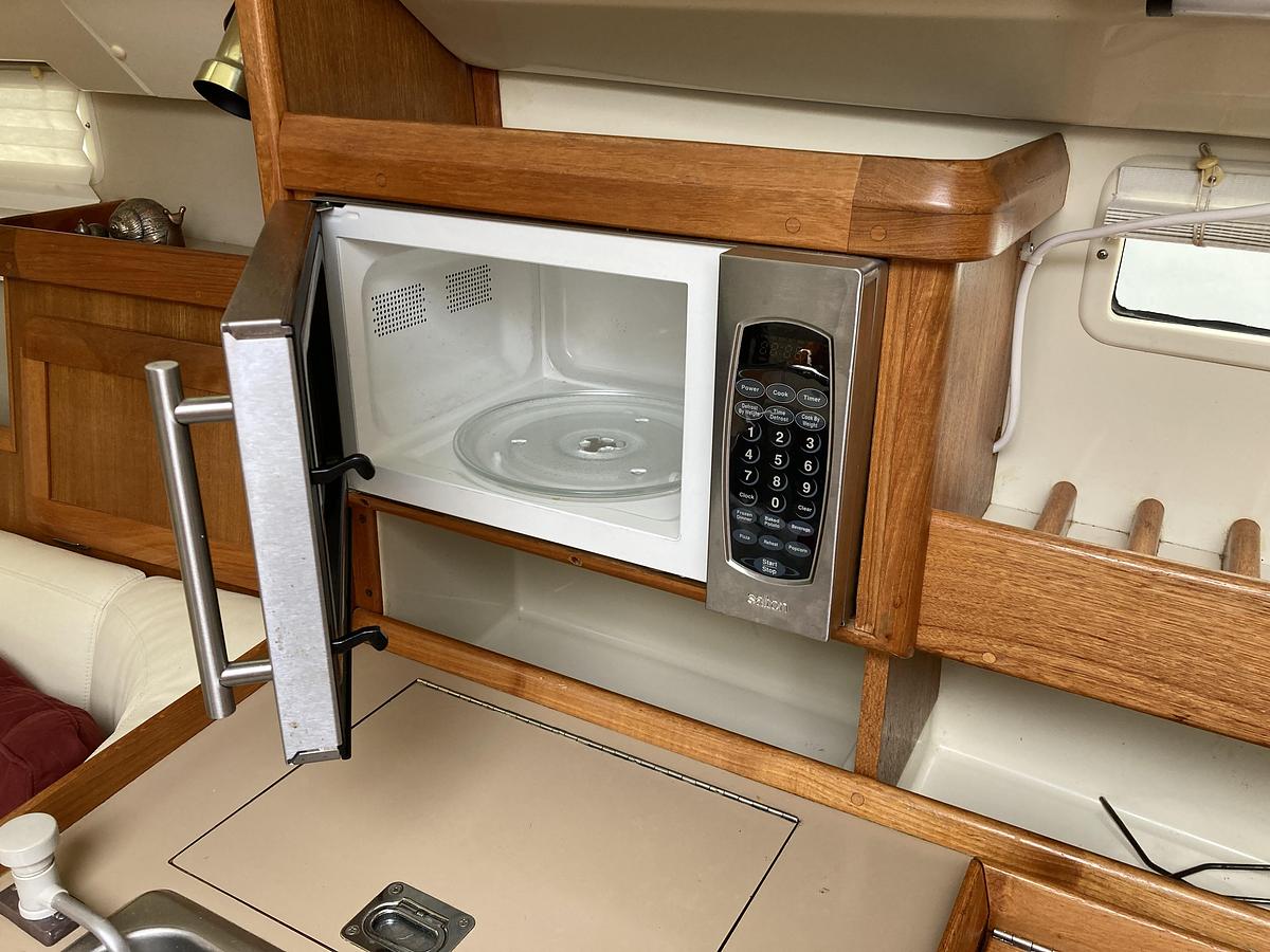 Used 1992  Hunter 33.5