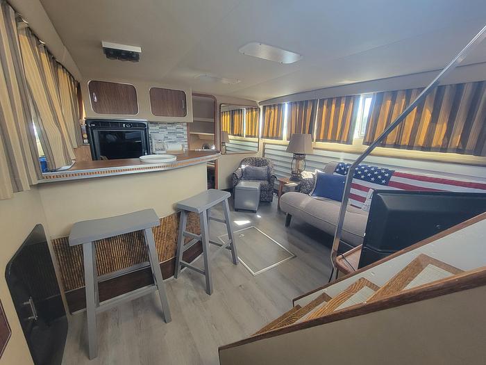 Used 1986 Chris-Craft Catalina 381