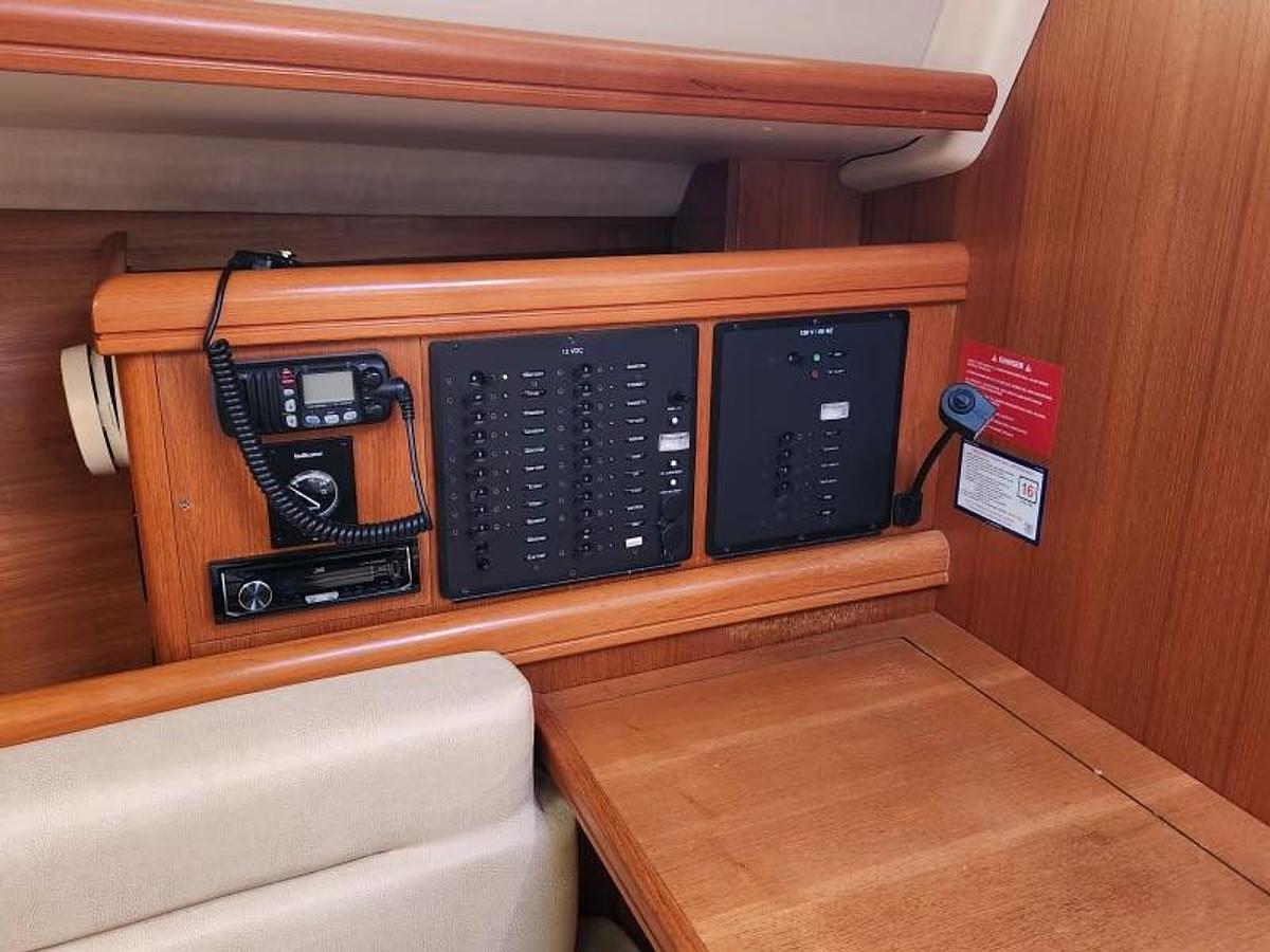 Used 2006 Hunter 33