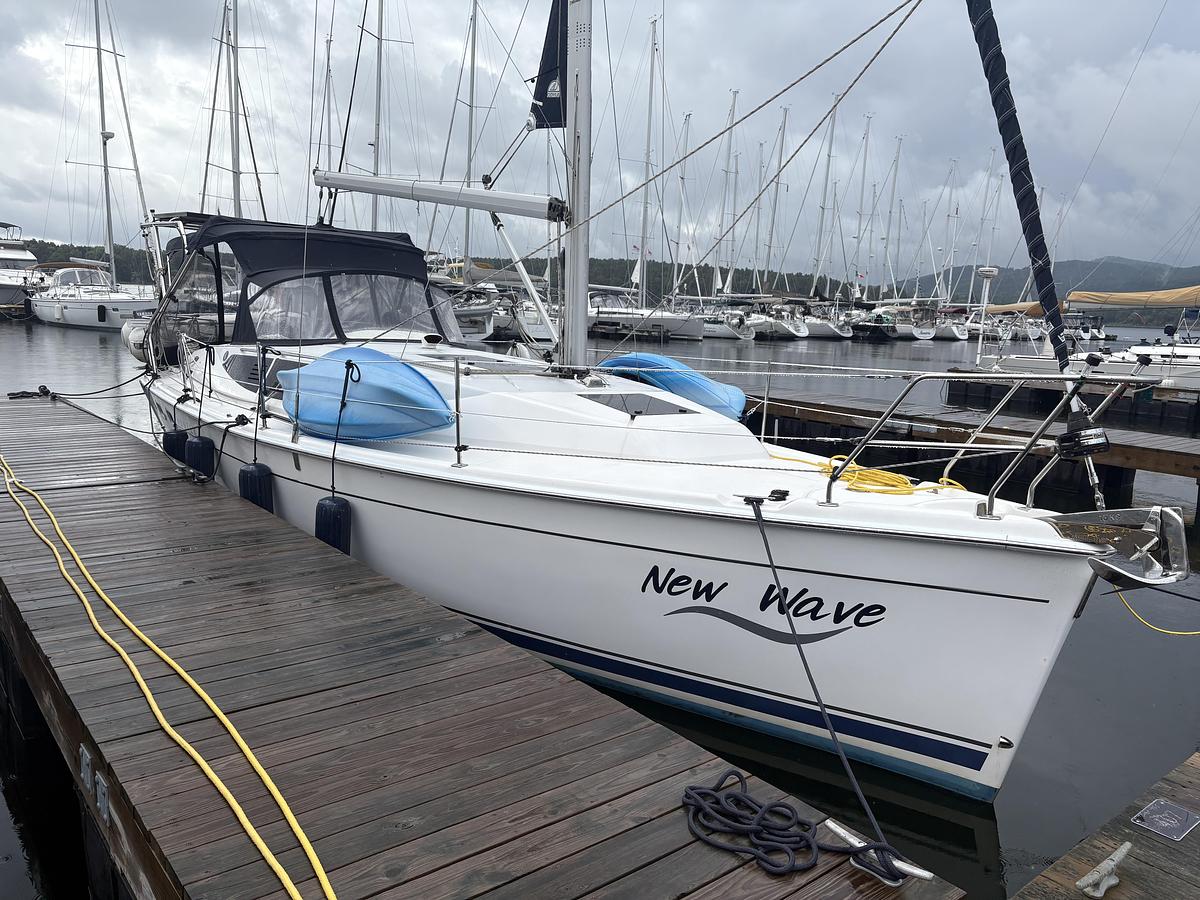 Used 2012 Hunter e 33