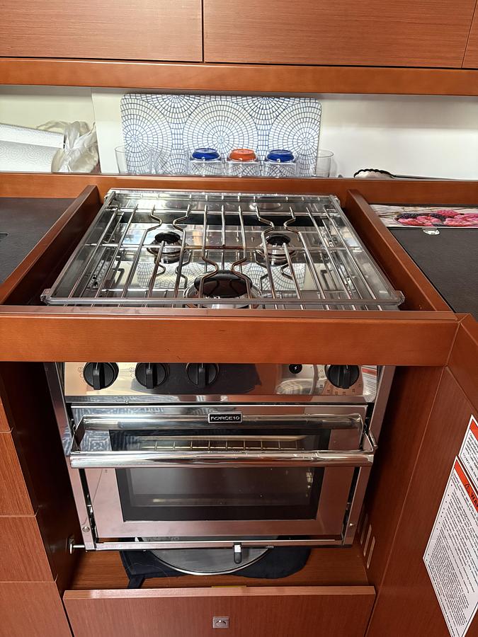 Used 2018 Beneteau Oceanis 45