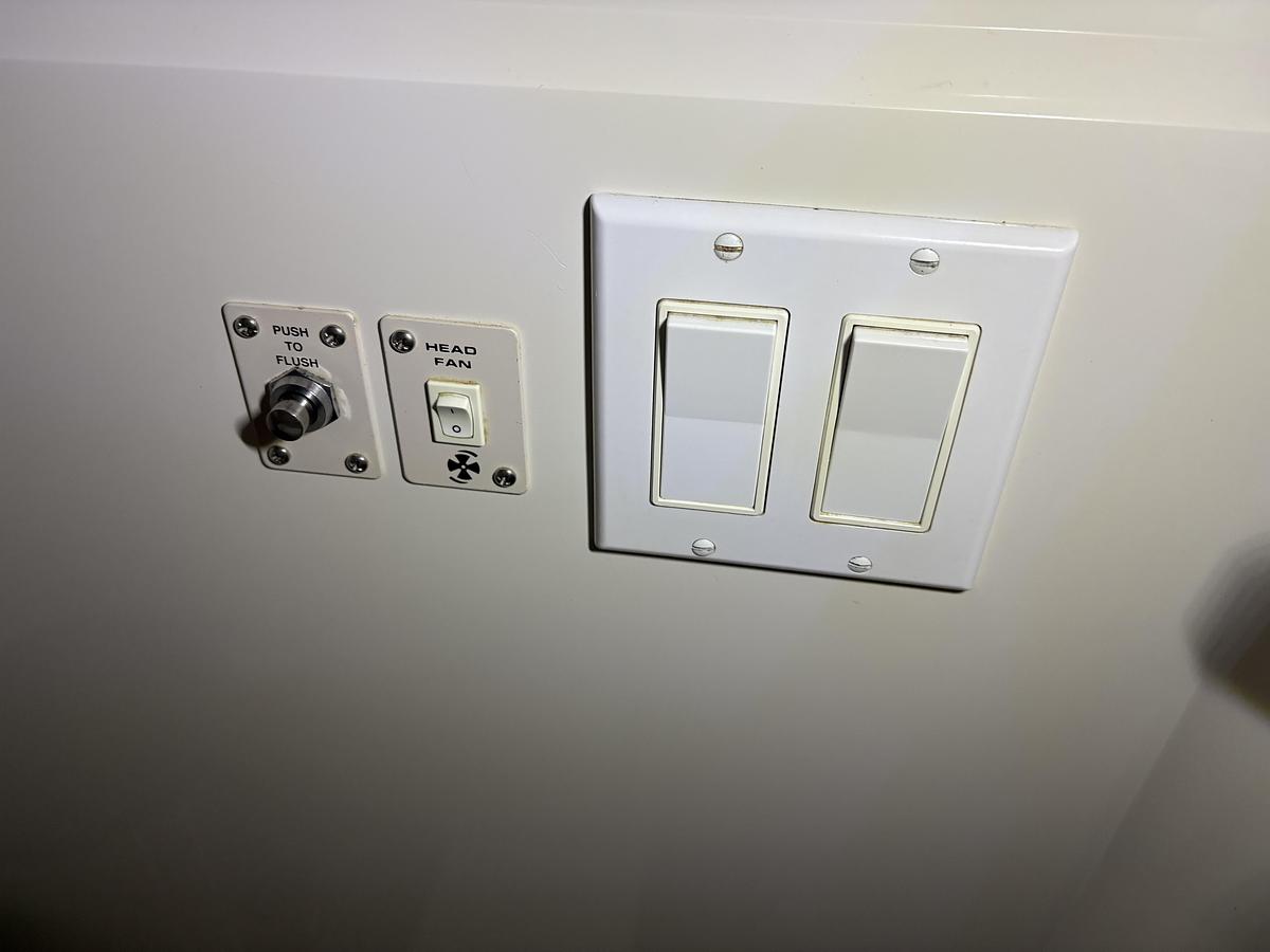 Used 1994 Carver 390 AC